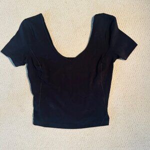 Black Lululemon Crop top fitted size 4 Scoop neck, short sleeves